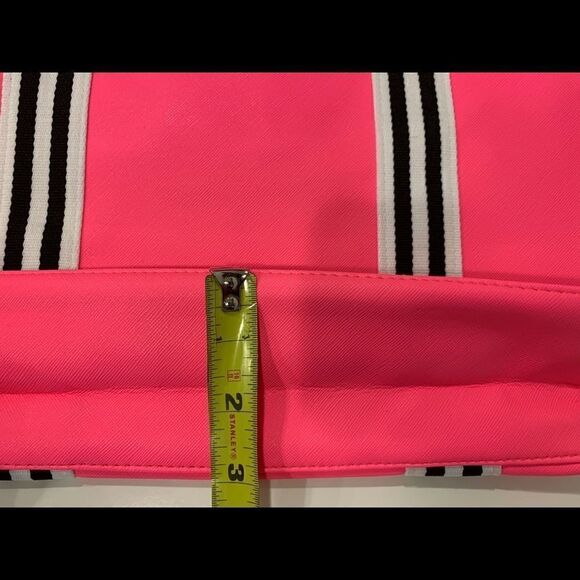 Pink Tote with make-up bag made for Macy’s. - Picture 5 of 5